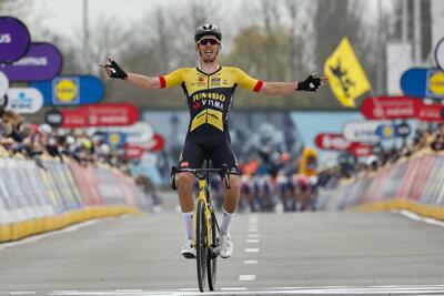 Laporte in solitaria sul traguardo della Dwars door Vlaanderen © Jumbo-Visma