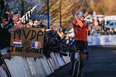 Mathieu van der Poel conquista il suo settimo titolo iridato ai Mondiali di ciclocross © UCI Cyclocross-Gaetan Sportpic