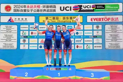 Marta Lach batte le compagne Schweinberger e De Zoete nella seconda tappa del Tour of Chongming Island ©Ceratizit-WNT