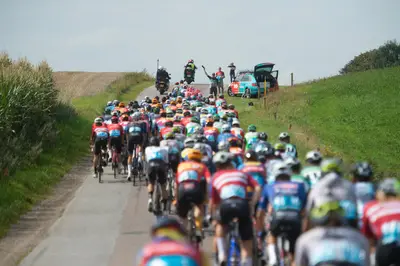 Il gruppo percorre le dolci colline danesi @PostNord Danmark Rundt