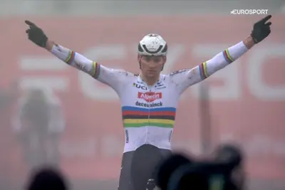 Mathieu van der Poel vince l'Azencross di Loenhout