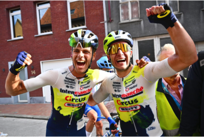 L'esultanza di Gerben Thijssen e Arne Marit dopo la vittoria della Omloop van het Houtland ©Intermarché Circus Wanty