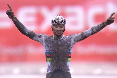 Mathieu van der Poel domina anche l'Azencross di Loenhout ©Cyclocross24-Eurosport
