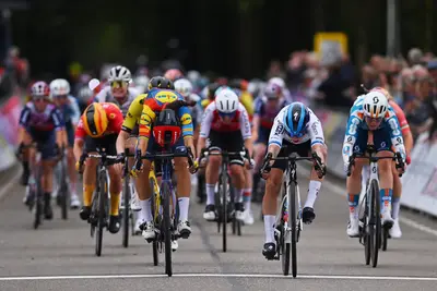 Vittoria al colpo di reni di Lorena Wiebes su Elisa Balsamo ©Lidl-Trek (GettySport)