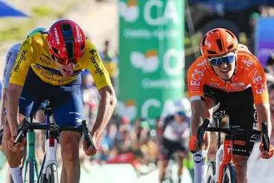 Juan Ayuso ha vinto la quinta e ultima tappa della Volta ao Algarve em Bicicleta 2026 su Oscar Onley ©Tommaso Pelagalli / Sprint Cycling