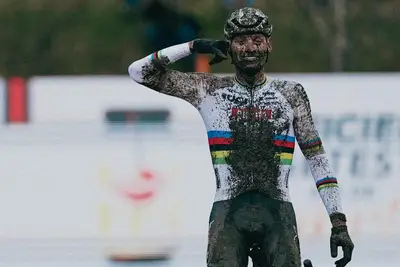 Vittoria "telefonata" per Mathieu van der Poel alla tappa di Coppa del Mondo di Maasmechelen  © UCI Cyclocross