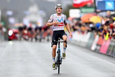 L'arrivo solitario di Gregor Mühlberger a Winterberg © Movistar Team-GettySport