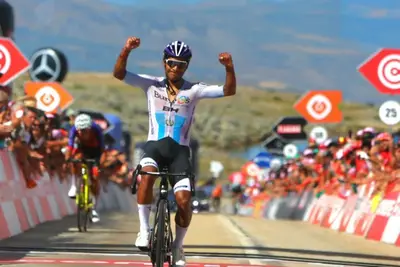 Il campione nazionale guatemalteco Sergio Chumil vince la terza tappa della Volta a Portugal 2024 © Matias Novo / Podium Events