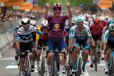 Mads Pedersen vince a Valona © RCS Sport-LaPresse