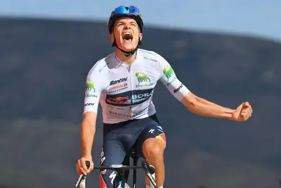 Giulio Pellizzari vince la diciassettesima tappa della Vuelta a España 2025 © AS / Tim de Waele / Getty Images