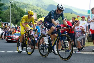 Jonas Vingegaard e Tadej Pogacar sul Massiccio Centrale © Visma-Lease a Bike