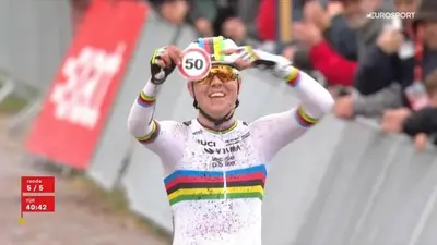 Fem van Empel celebra la sua cinquantesima vittoria in carriera all'Exact Cross di Heerderstrand