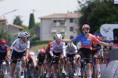 Chiara Consonni esulta sul traguardo della seconda tappa del Giro d'Italia Donne 2024 © Giro d'Italia Women via X