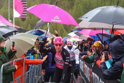 La Maglia Rosa Tadej Pogačar al termine della sedicesima tappa del Giro d'Italia 2024 ©UaeTeamEmirates via L'Instant_Cycliste