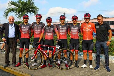 Gianni Savio ancora in prima linea coi ragazzi della sua nuova squadra © GW Shimano-Sidermec