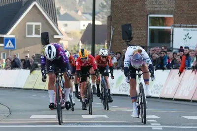 La volata tra Femke Gerritse e Lara Gillespie alla Fenix Omloop van het Hageland 2025 ©Getty Images