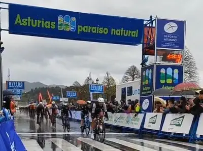 La volata vincente di Morgado alla Vuelta Asturias
