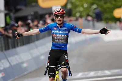 Jonas Vingegaard vince sul Corno alle Scale ©Giro d'Italia/LaPresse