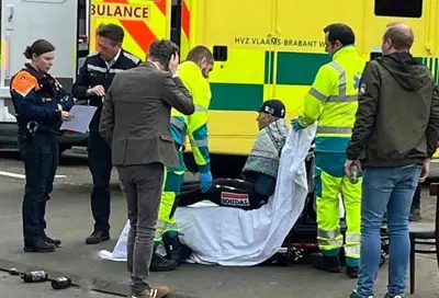 Le immagini di Remco Evenepoel, soccorso dopo l'incidente di cui è stato vittima questa mattina in allenamento (© HLN/RV)