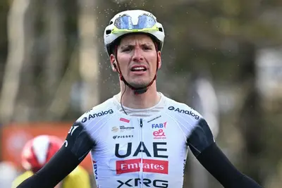 Joao Almeida, vincitore sulle strade della Parigi-Nizza 2025 © L'Équipe