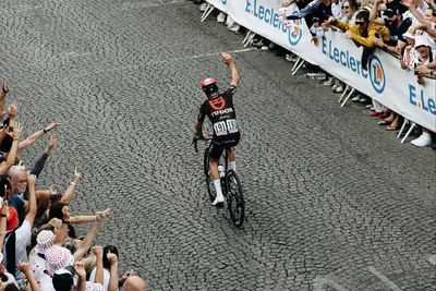 Alaphilippe nella tappa conclusiva del Tour de France 2026 ©Tom_André via X