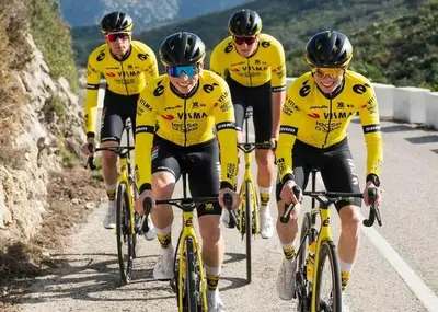 Jorgen Nordhagen insieme ai compagni Matthew Brennan, Cian Uijtdebroeks e Niklas Behrens © Visma-Lease a Bike via Instagram