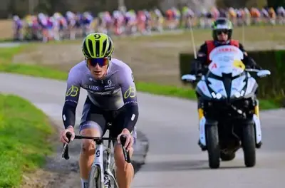 Tom Devriendt con la maglia della squadra svizzera © Q36.5 Pro Cycling via X