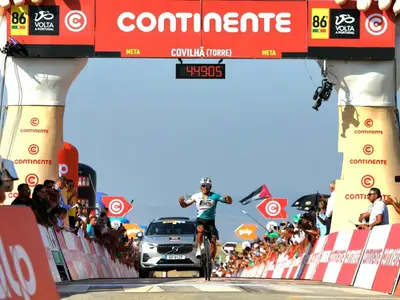 Jonathan Caicedo vince l'arrivo in salita di Torre alla Volta