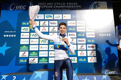 Aubin Sparfel vince il titolo europeo di ciclocross 2023 tra gli juniores © UEC