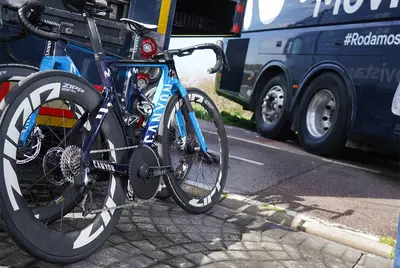 Le biciclette della Movistar in attesa della crono della O Gran Camiño © Movistar