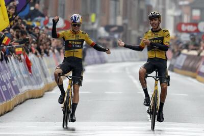 Laporte e Van Aert esultano per l'ennesima gara dominata dai gialloneri © Jumbo-Visma
