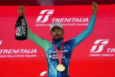 Valentin Paret-Peintre festeggia il successo di Bocca della Selva © Giro d'Italia