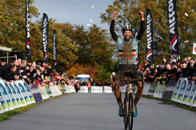 Michael Vanthourenhout trionfa a Pontchâteau, secondo titolo europeo di fila per il belga ©UEC Cycling