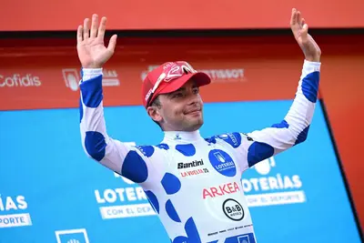 Alessandro Verre in maglia a pois dopo la prima tappa della Vuelta a España 2025 ©GettyImages