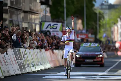 Tadej Pogačar chiude la sua campagna delle classiche con la sua terza Liegi © via X @UCI_cycling