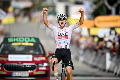 Tadej Pogačar arriva da solo a Valloire ©Tour de France