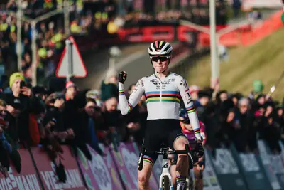 La volata finale di Hoogerheide incorona Fem van Empel © UCI