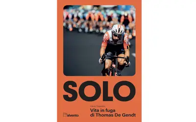 La copertina di Solo. Una vita in fuga ©Thomas De Gendt via IG