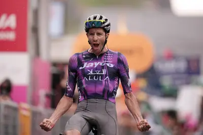 Chris Harper conquista la Cima Coppi e vince la ventesima tappa del Giro d'Italia 2025 © Giro d'Italia / LaPresse via X