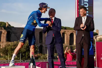 Cordiano Dagnoni con Giulio Ciccone e Vincenzo Nibali ©Cordiano Dagnoni via FB