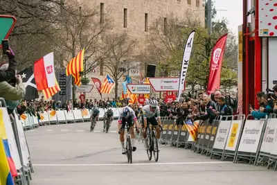 Primož Roglič batte Juan Ayuso nella quarta tappa della Volta Ciclista a Catalunya 2025 © Volta a Catalunya via X