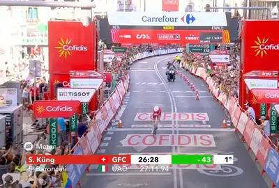 Stefan Kung sul traguardo dell'ultima tappa della Vuelta a España 2024 © La Vuelta via X