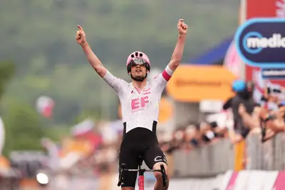 Kasper Asgreen conquista la sua prima tappa nella Corsa Rosa al Giro d'Italia 2025 © Giro d'Italia / LaPresse via X