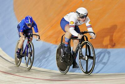 Miriam Vece e Sophie Capewell nella semifinale della Velocità individuale in Nations Cup a Il Cairo 2023 © UCI