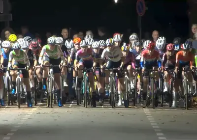 La partenza della prova femminile della Nacht van Woerden, una delle gare più popolari del ciclocross neerlandese