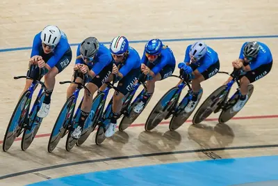 Le azzurre preparano l'inseguimento a squadre: per Marco Villa è stato difficile scegliere le quattro al via ©Martina Alzini via IG