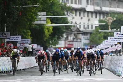 Volata al colpo di reni tra Molano e Vernon al Tour of Guangxi ©Team Cofidis