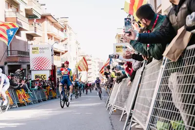 Prima vittoria World Tour per Quinn Simmons alla Volta Ciclista a Catalunya 2025 © Volta a Catalunya via X