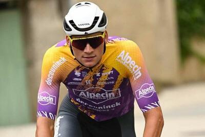 Mathieu van der Poel indossa la maglia dedicata a Poulidor nel giorno di riposo © Alpecin-Deceuninck