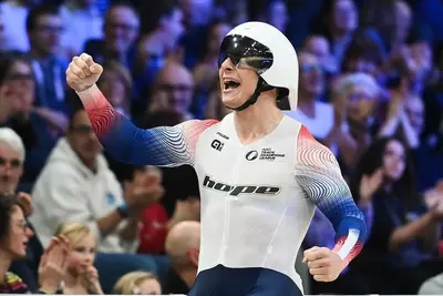 Matthew Richardson in testa dopo il primo Round della UCI Track Champions League 2024 ©British Cycling